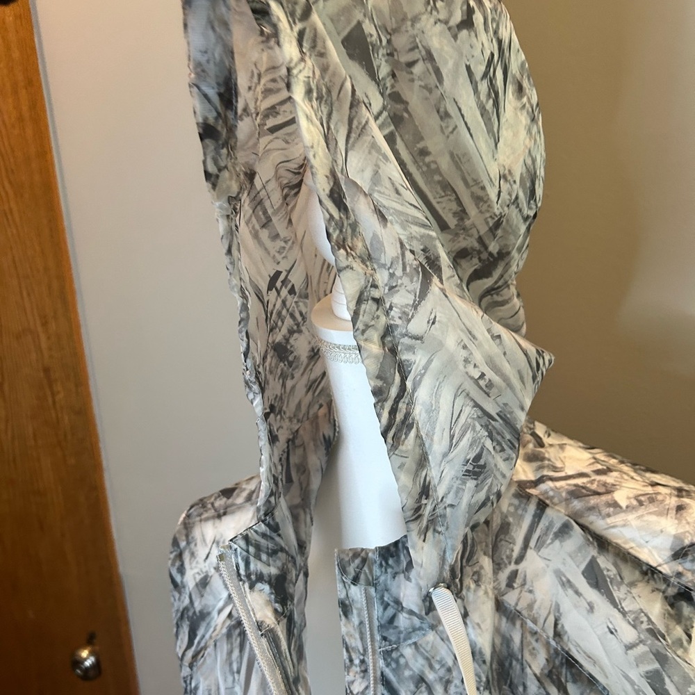 Athleta Inspire hooded vest lightweight Zip sleeveless Utility Jacket Gray Print - Picture 4 of 14